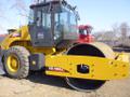 Новый каток XCMG XS142J, на стоянке.